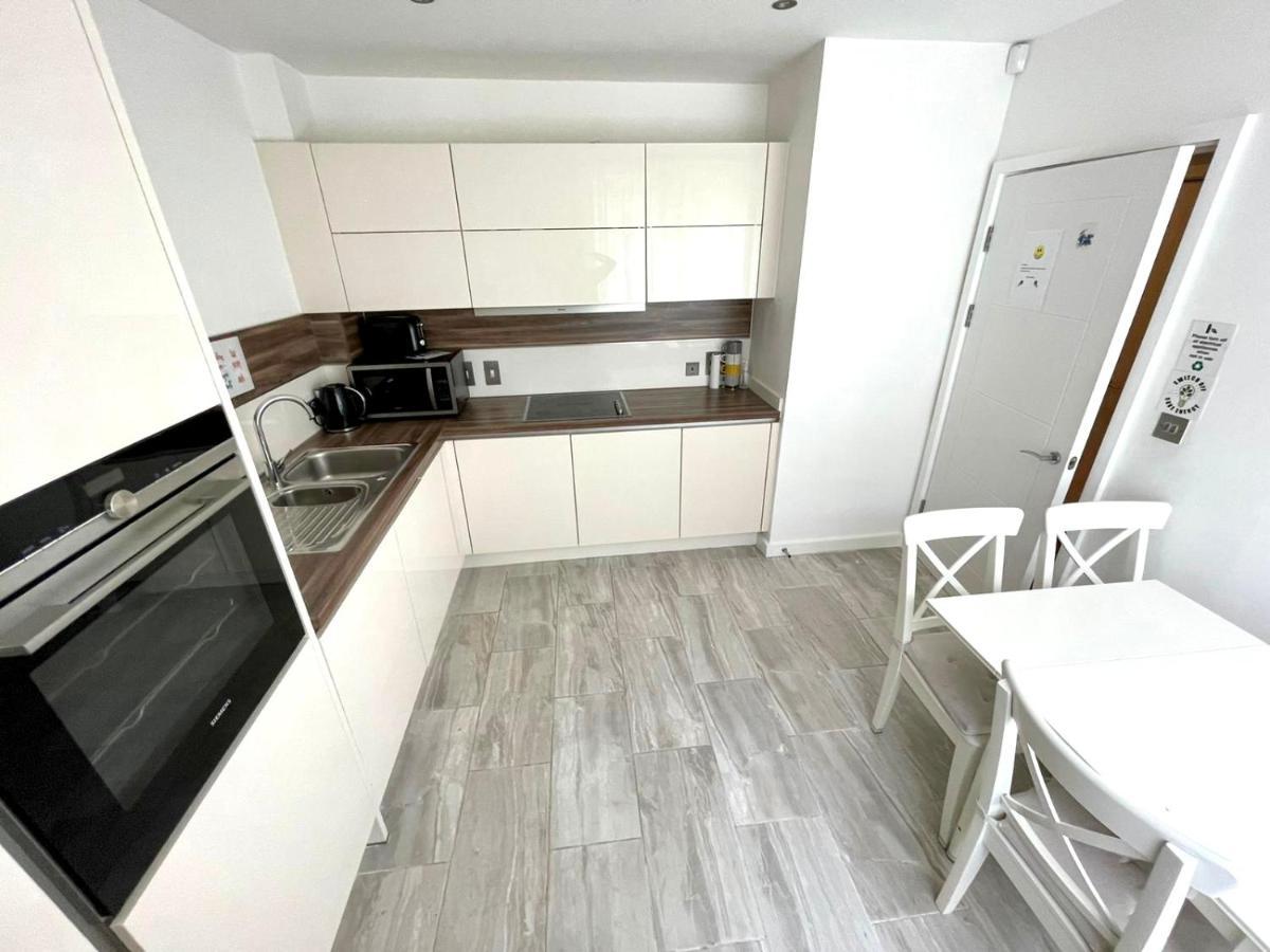 London Stratford Luxury House, 5 Minutes Walk Station, Westfield, 3 Bedrooms 3 Bathrooms, Reception, Garden, Parking Экстерьер фото