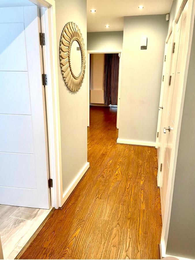 London Stratford Luxury House, 5 Minutes Walk Station, Westfield, 3 Bedrooms 3 Bathrooms, Reception, Garden, Parking Экстерьер фото
