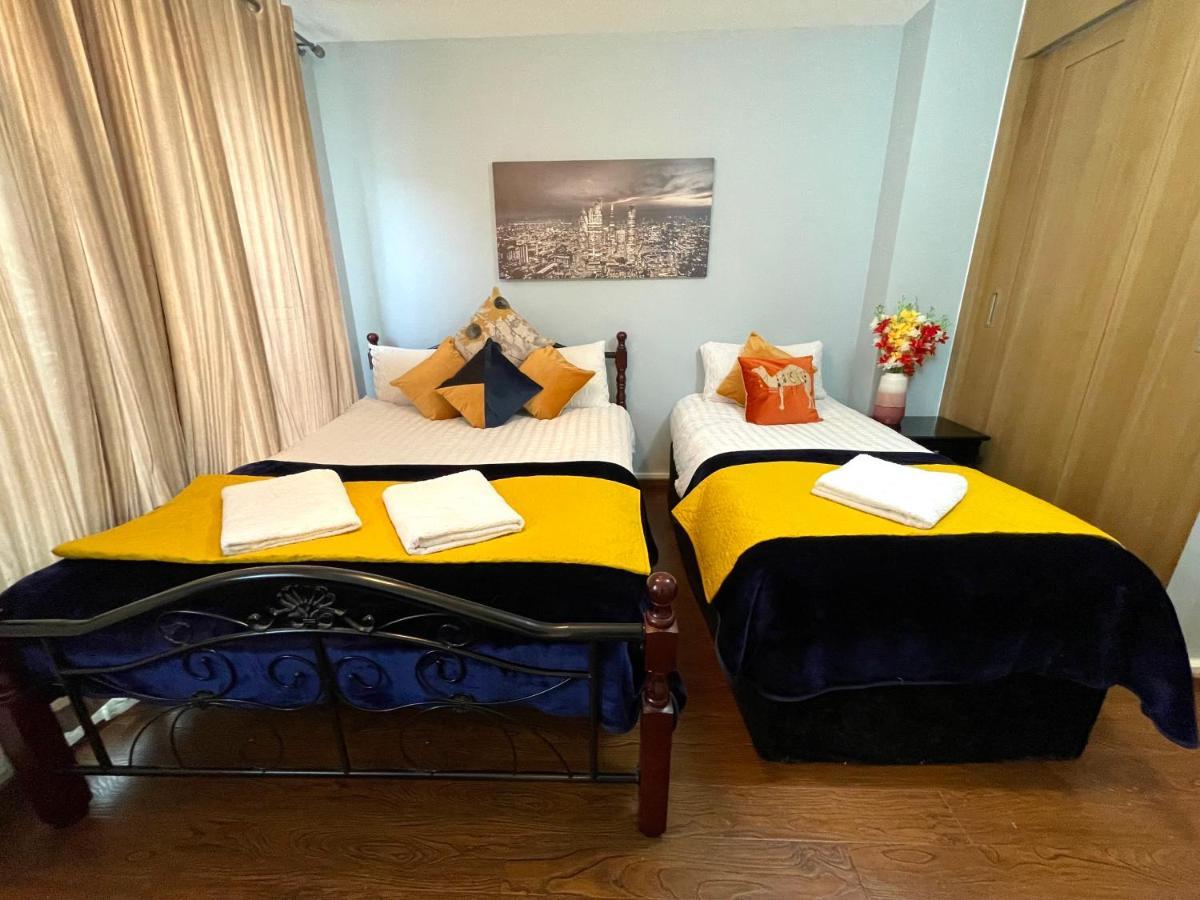 London Stratford Luxury House, 5 Minutes Walk Station, Westfield, 3 Bedrooms 3 Bathrooms, Reception, Garden, Parking Экстерьер фото
