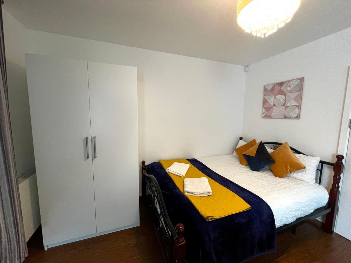 London Stratford Luxury House, 5 Minutes Walk Station, Westfield, 3 Bedrooms 3 Bathrooms, Reception, Garden, Parking Экстерьер фото