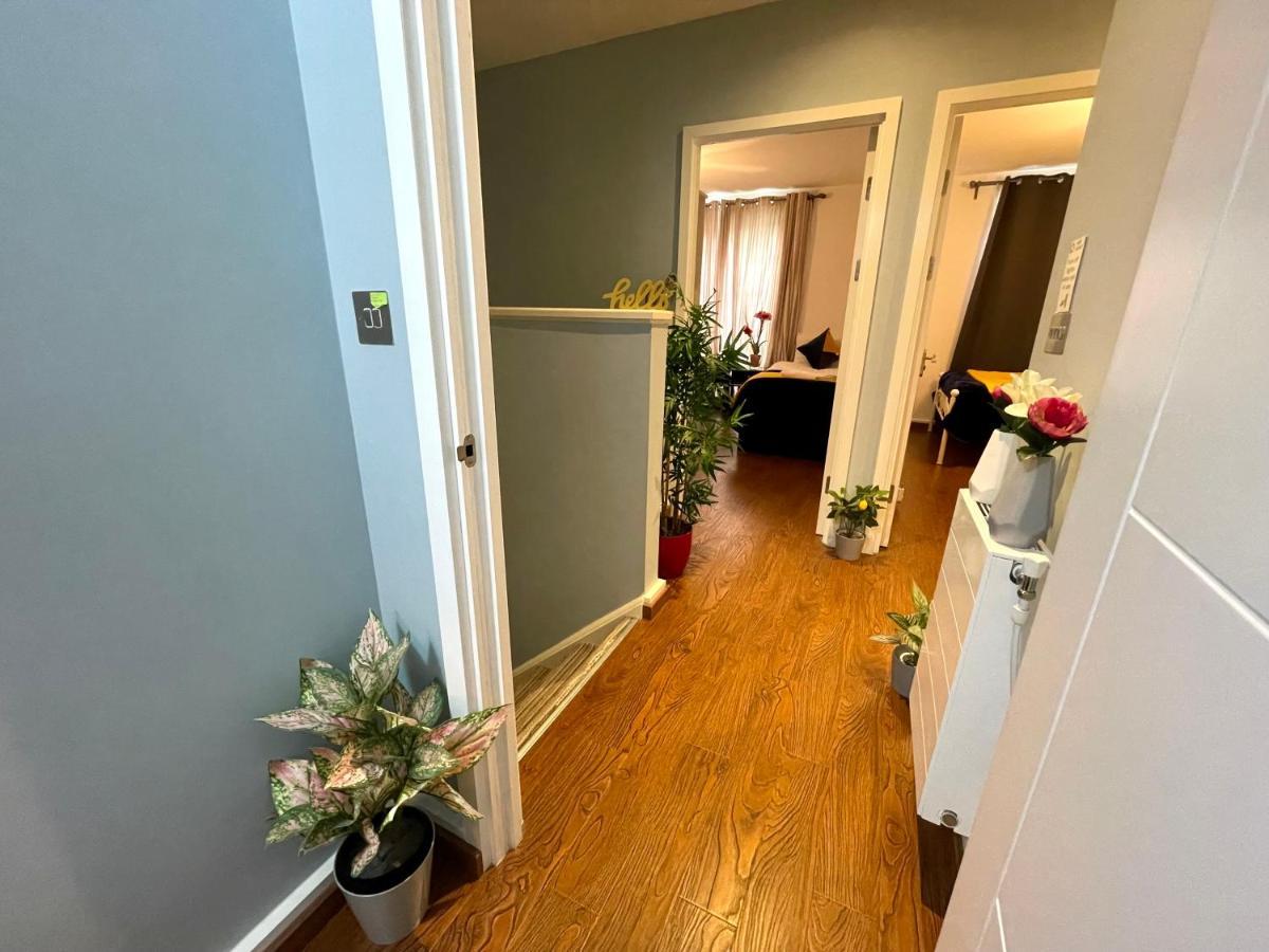 London Stratford Luxury House, 5 Minutes Walk Station, Westfield, 3 Bedrooms 3 Bathrooms, Reception, Garden, Parking Экстерьер фото