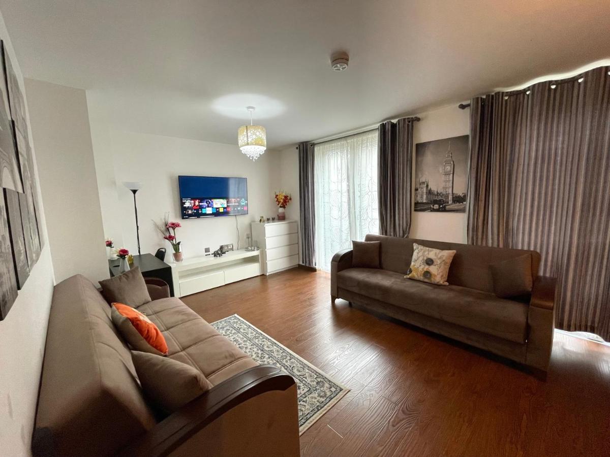 London Stratford Luxury House, 5 Minutes Walk Station, Westfield, 3 Bedrooms 3 Bathrooms, Reception, Garden, Parking Экстерьер фото
