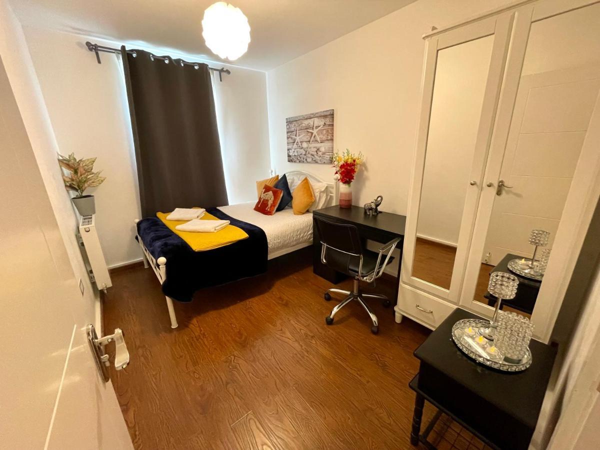 London Stratford Luxury House, 5 Minutes Walk Station, Westfield, 3 Bedrooms 3 Bathrooms, Reception, Garden, Parking Экстерьер фото
