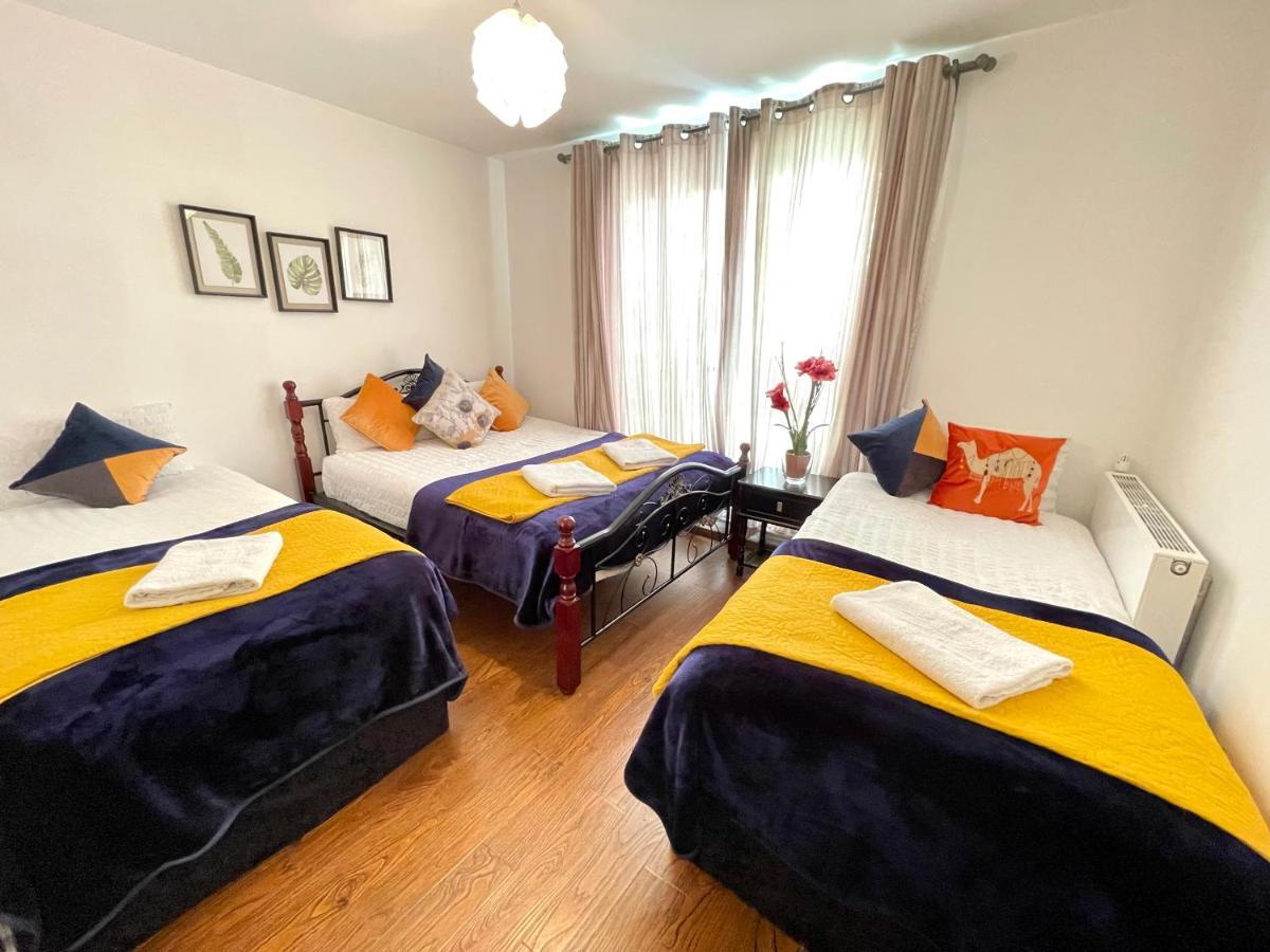 London Stratford Luxury House, 5 Minutes Walk Station, Westfield, 3 Bedrooms 3 Bathrooms, Reception, Garden, Parking Экстерьер фото