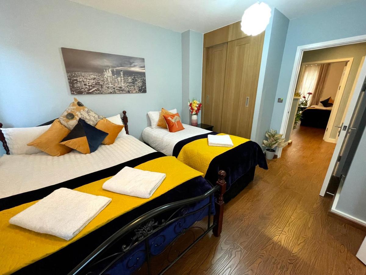 London Stratford Luxury House, 5 Minutes Walk Station, Westfield, 3 Bedrooms 3 Bathrooms, Reception, Garden, Parking Экстерьер фото